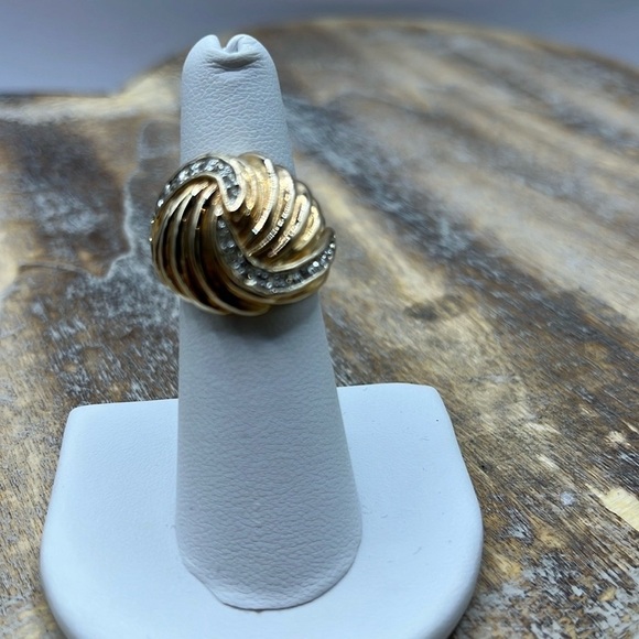 Elegant Gold Rhinestones Knot Swirl Ring 18K HGE Vintage Size 6 - Picture 5 of 15